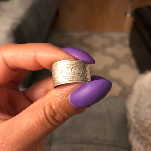 Silver ring with indigenous art - Picture 3 of 5